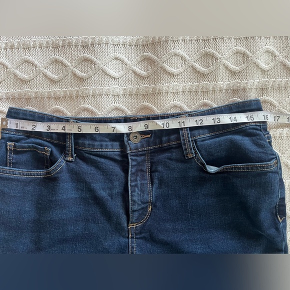 St.Johns Bay Classic Dark Wash Skinny Leg Women's Jeans Size 12 Petite - Picture 12 of 13